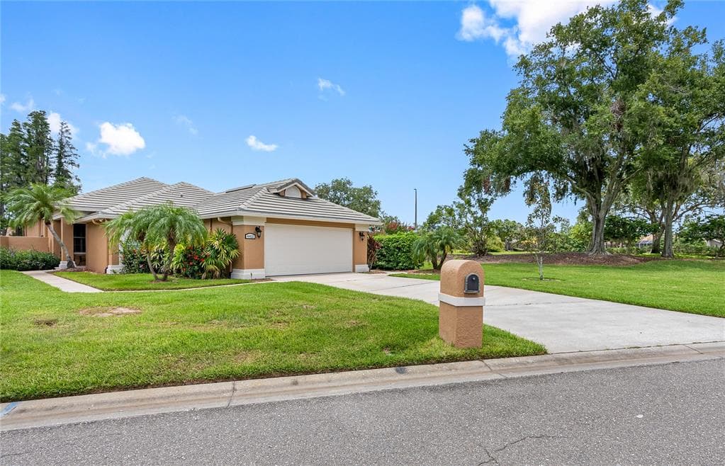 4411 AVENUE CANNES LUTZ, FL 33558