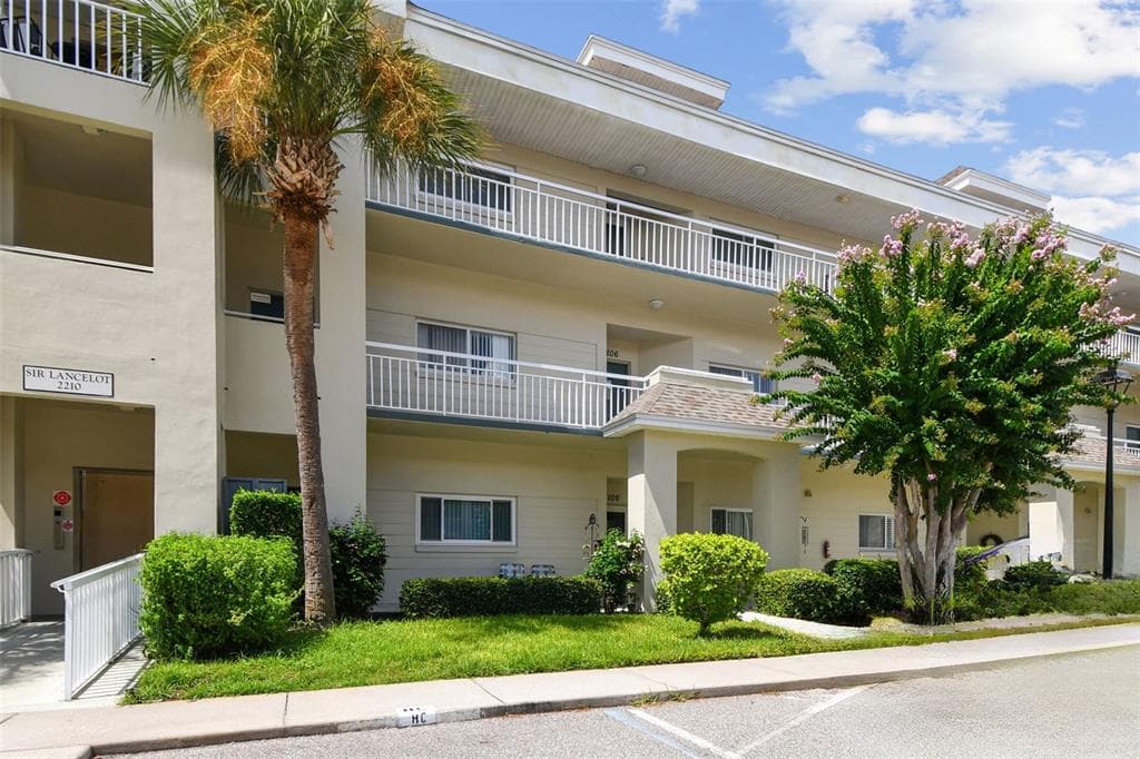 2210 UTOPIAN DRIVE E UNIT 206 CLEARWATER, FL 33763