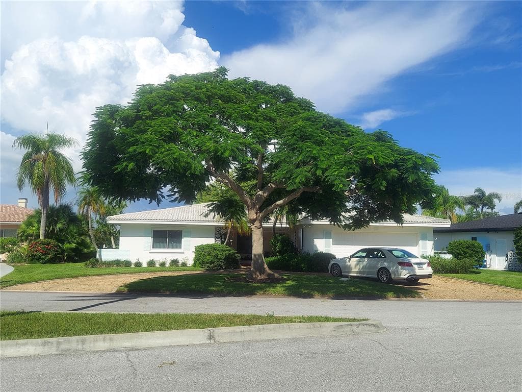 17335 ROSA LEE WAY NORTH REDINGTON BEACH, FL 33708