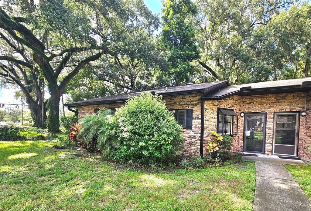 1702 FOXHALL CIRCLE UNIT #1702 KISSIMMEE, FL 34741