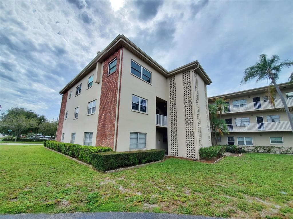 1000 49TH STREET N UNIT 201 ST PETERSBURG, FL 33710