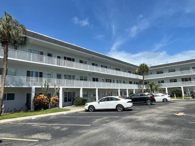2002 AUSTRALIA WAY E UNIT 32 CLEARWATER, FL 33763