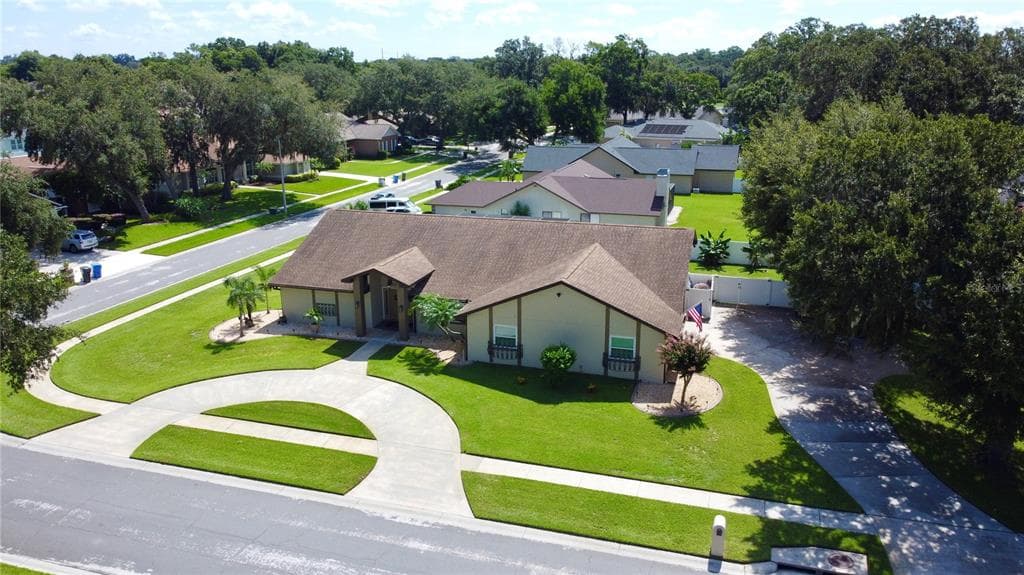 1109 HUNT CLUB LANE