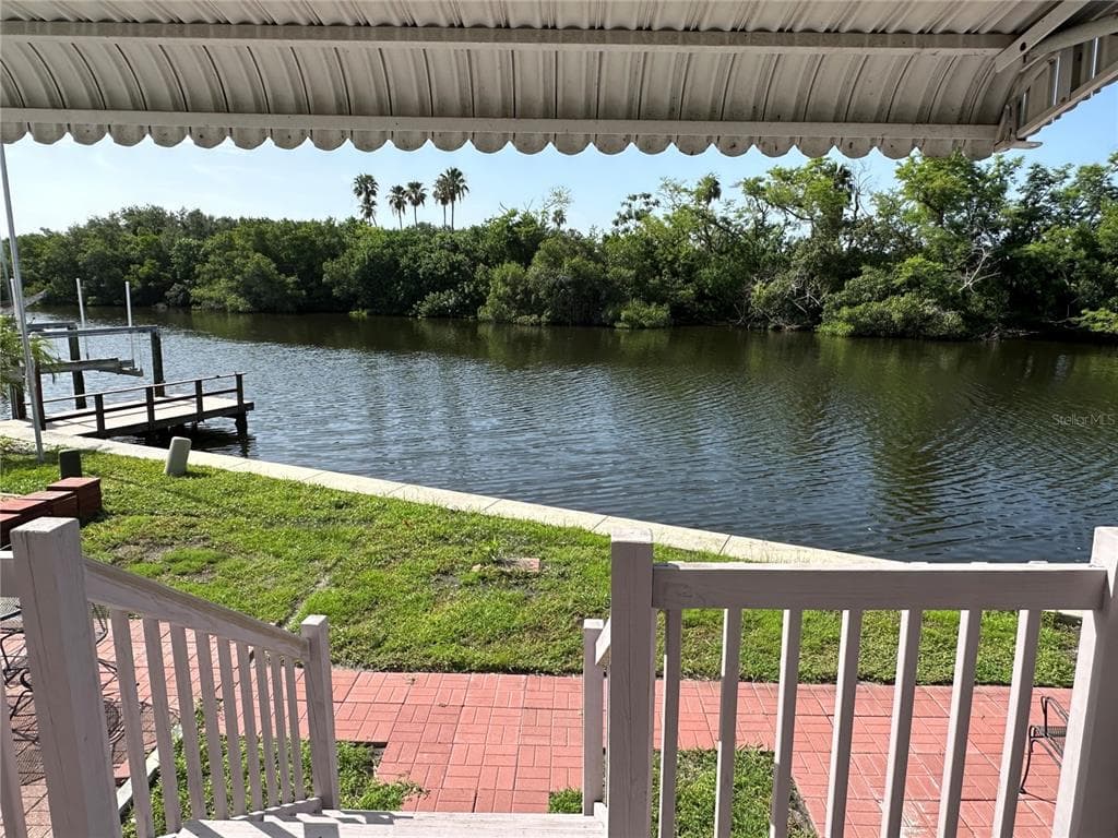 460 MOUNT OAK AVENUE NE UNIT 745 ST PETERSBURG, FL 33702