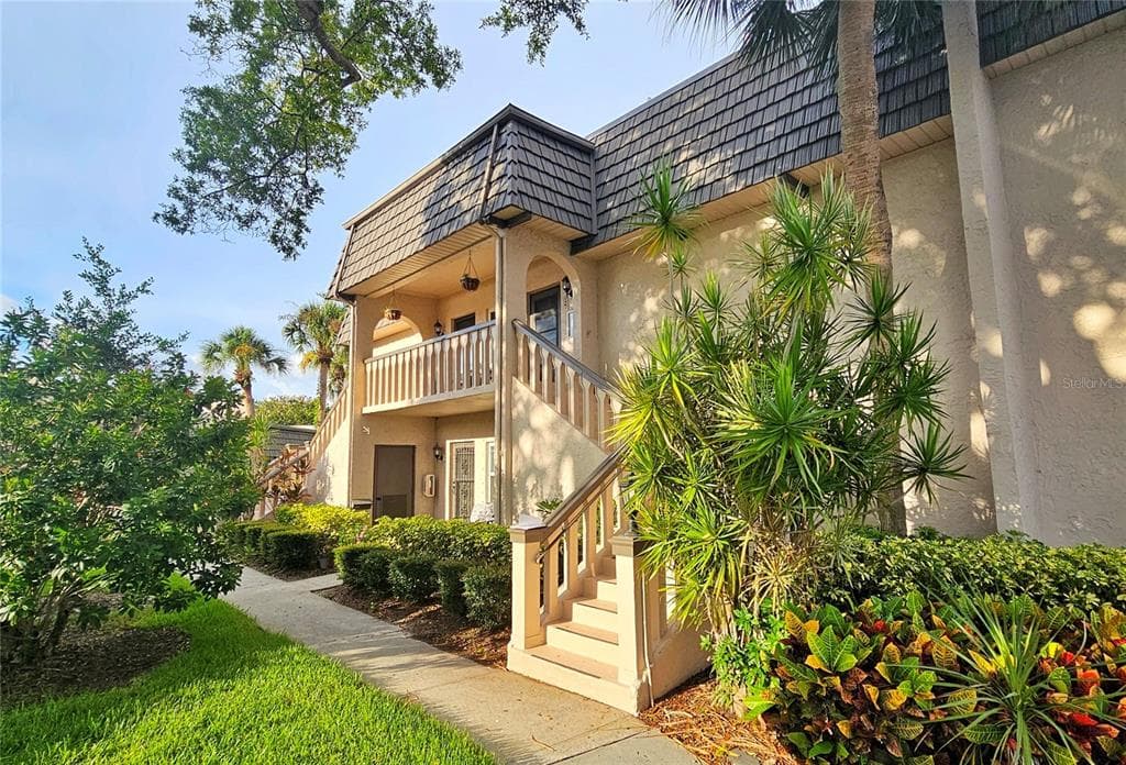 1304 CORDOVA GREEN UNIT 1304 SEMINOLE, FL 33777