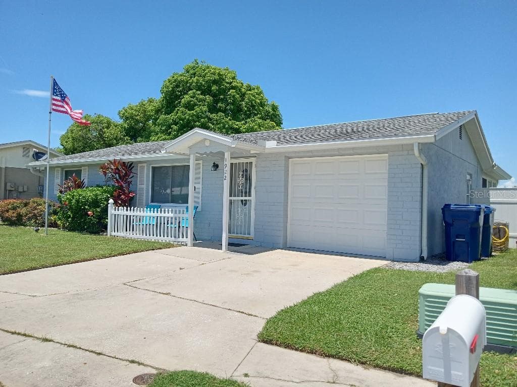 1922 COOLIDGE ROAD HOLIDAY, FL 34691