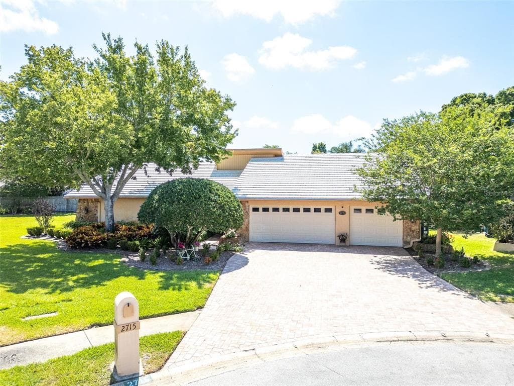 2715 MONTAGUE COURT E CLEARWATER, FL 33761