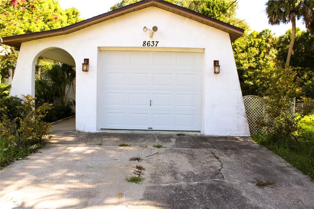 8637 INWOOD DRIVE HUDSON, FL 34667