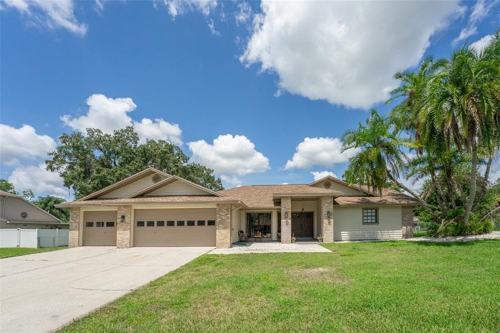 5735 MARIE DRIVE ZEPHYRHILLS, FL 33541
