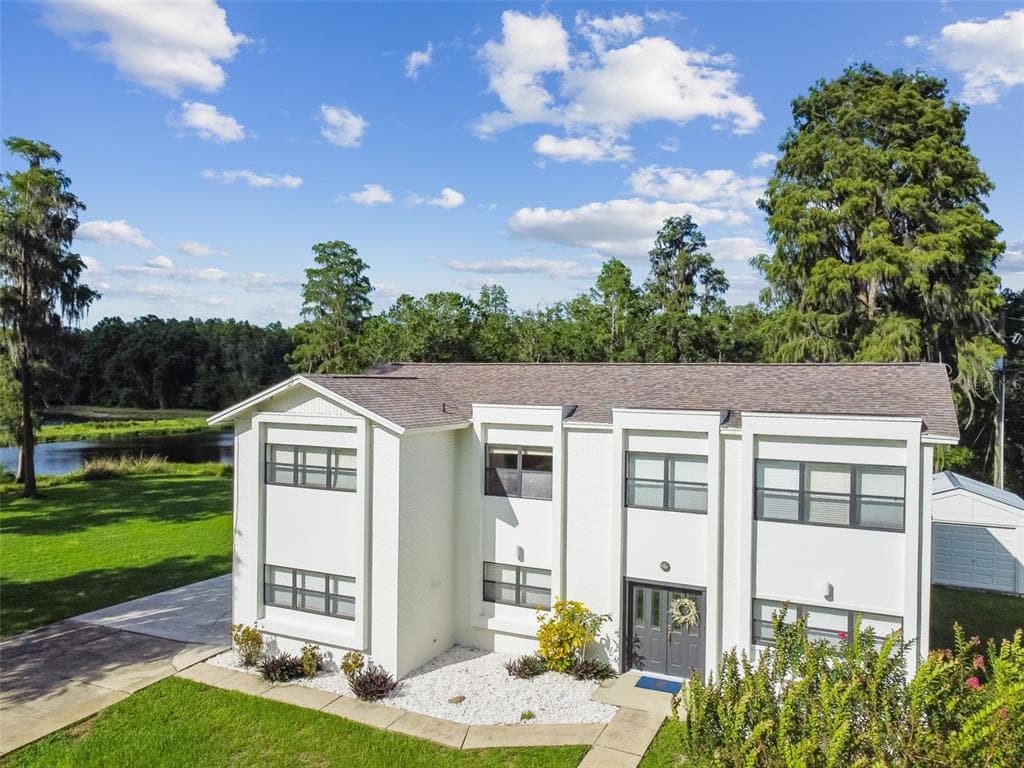 19213 SUNLAKE BOULEVARD LUTZ, FL 33558