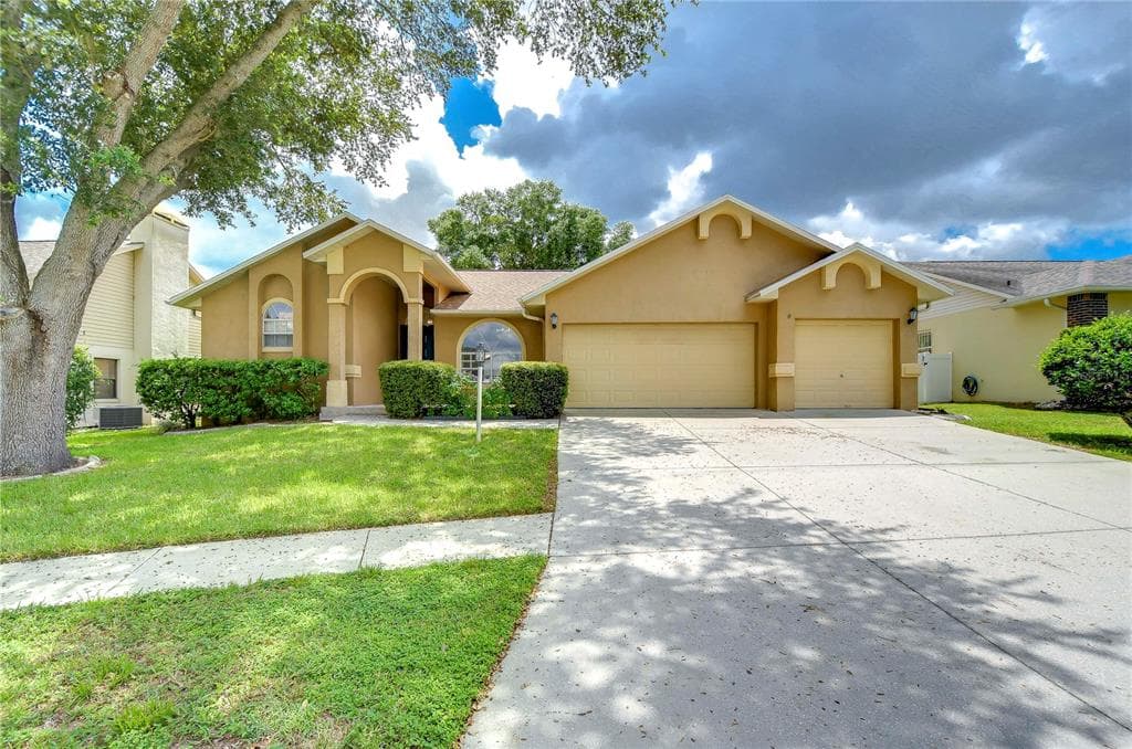 821 DAPHNE DRIVE BRANDON, FL 33510