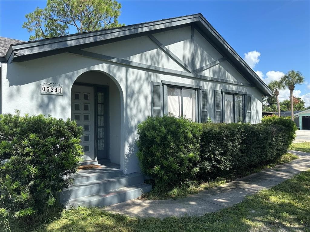 5241 MAGNOLIA TERRACE FRUITLAND PARK, FL 34731