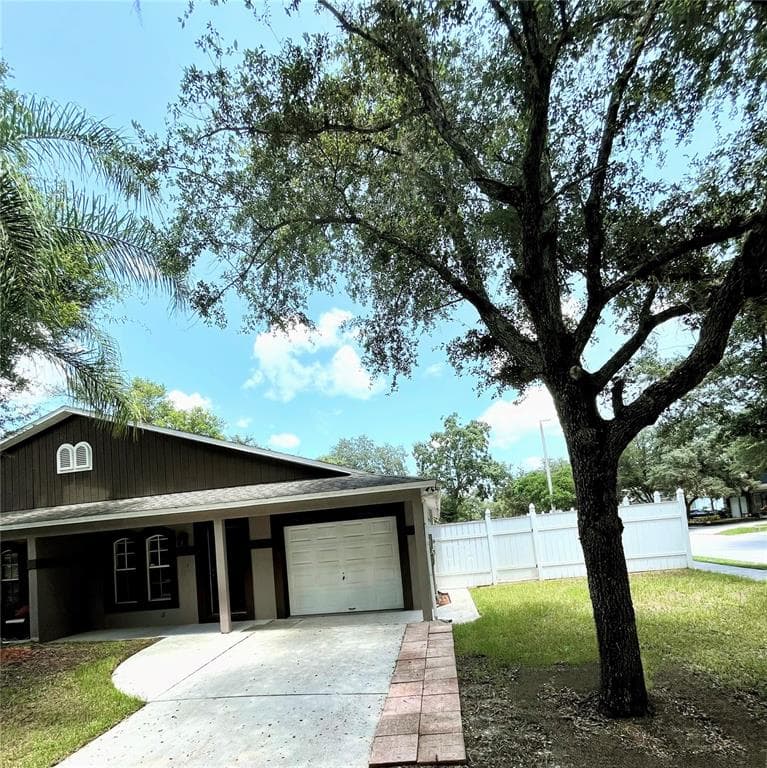 8514 N HYALEAH RD TAMPA, FL 33617
