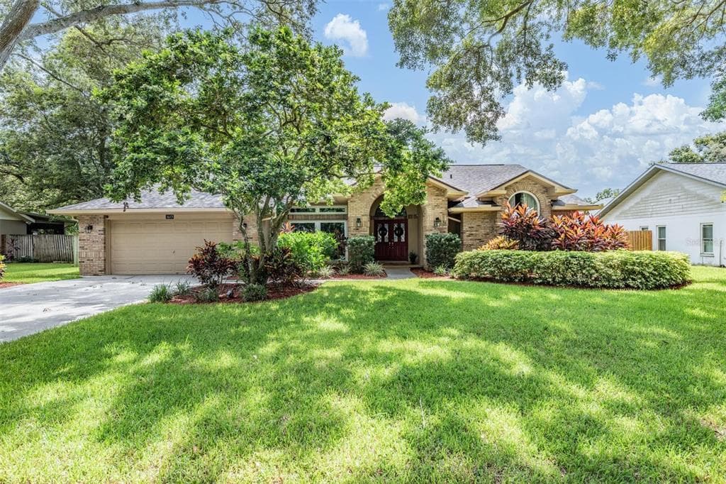 1613 PALACE COURT VALRICO, FL 33594