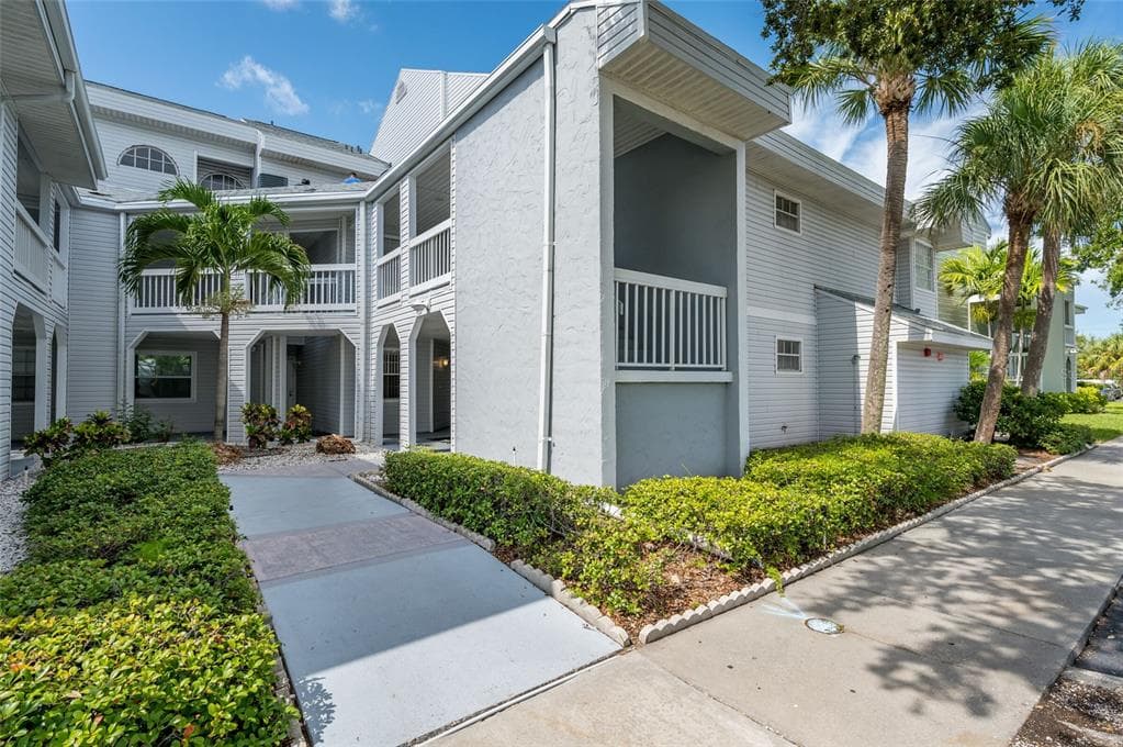 6939 STONES THROW CIRCLE N UNIT 6102 ST PETERSBURG, FL 33710