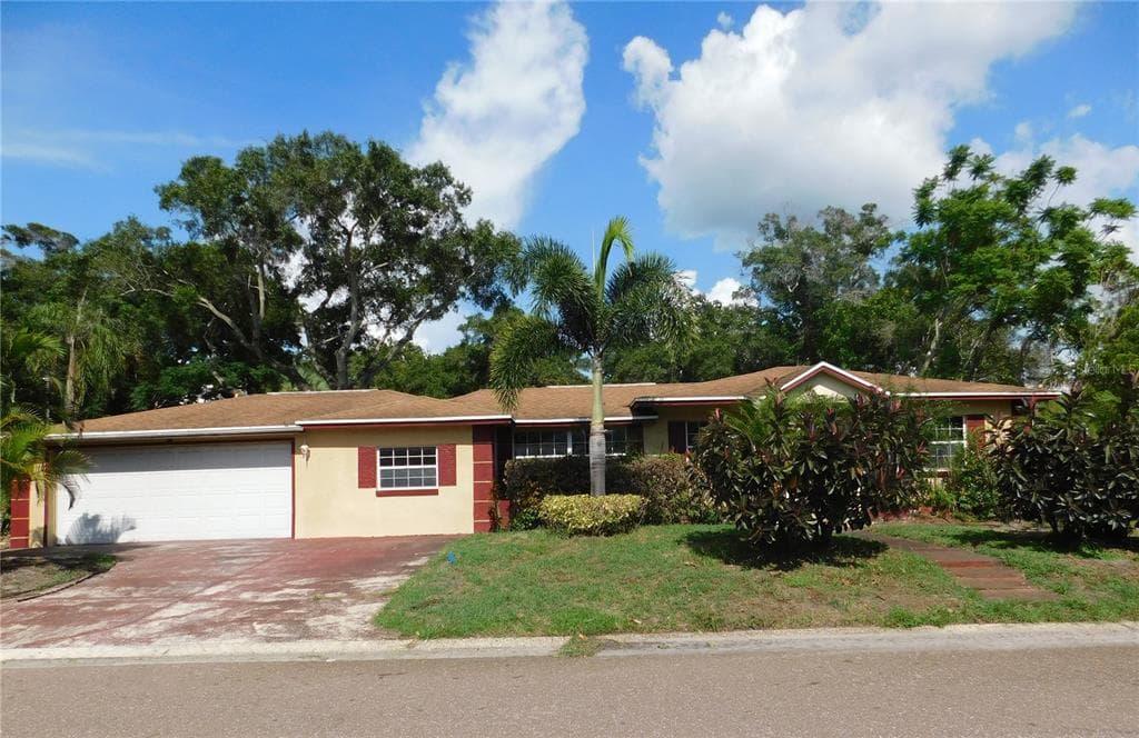 1320 26TH STREET S ST PETERSBURG, FL 33712
