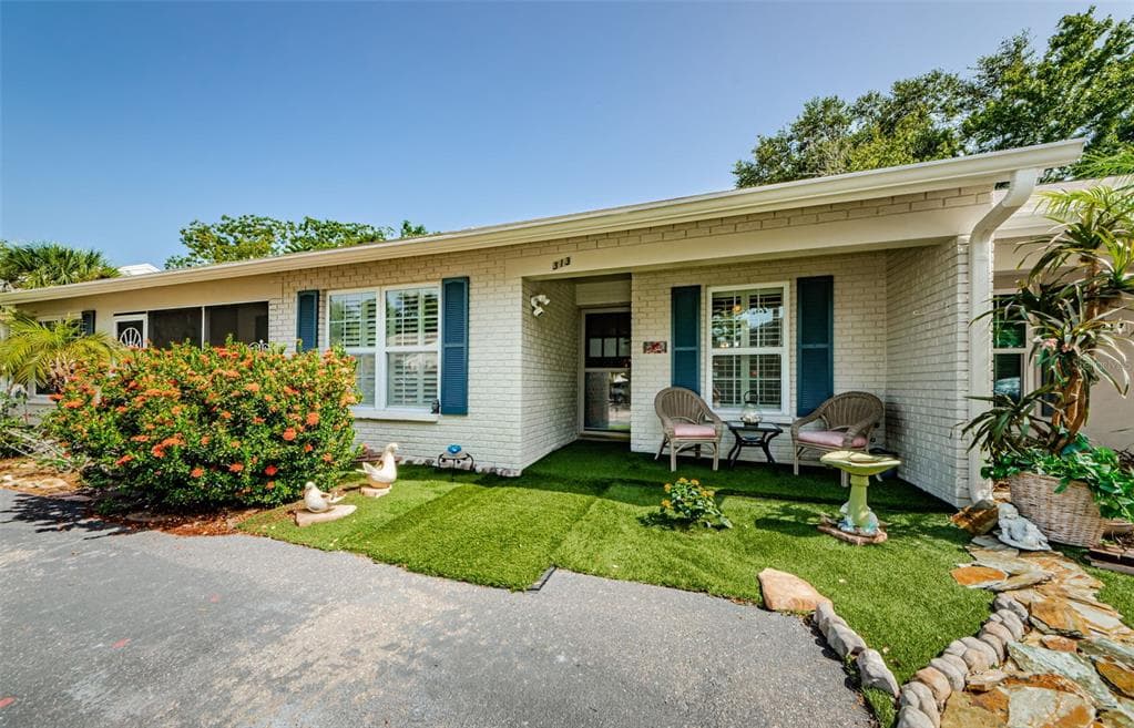 313 PLYMOUTH STREET SAFETY HARBOR, FL 34695