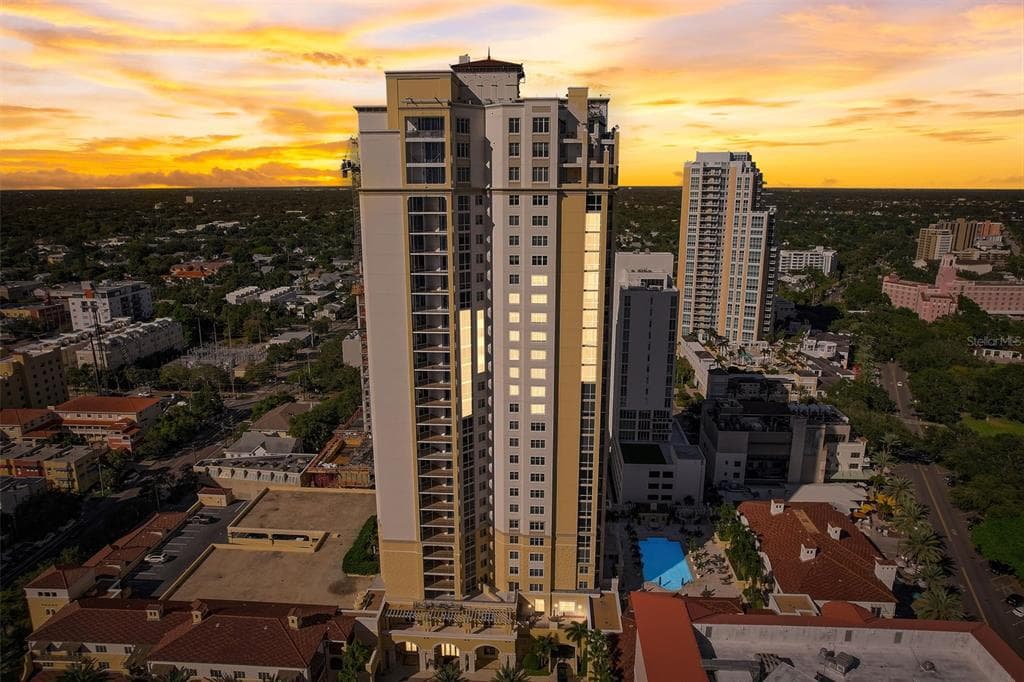 300 BEACH DRIVE NE UNIT 1704 ST PETERSBURG, FL 33701