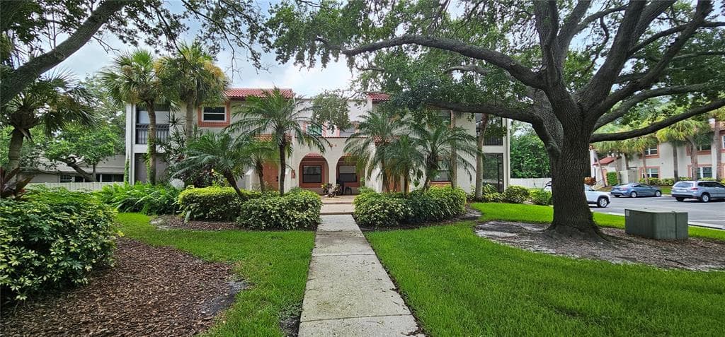 484 SANTA CRUZ PLACE NE UNIT G ST PETERSBURG, FL 33703