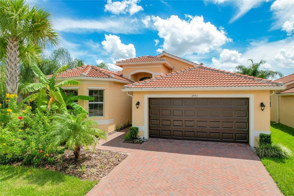4951 GRAND BANKS DRIVE WIMAUMA, FL 33598