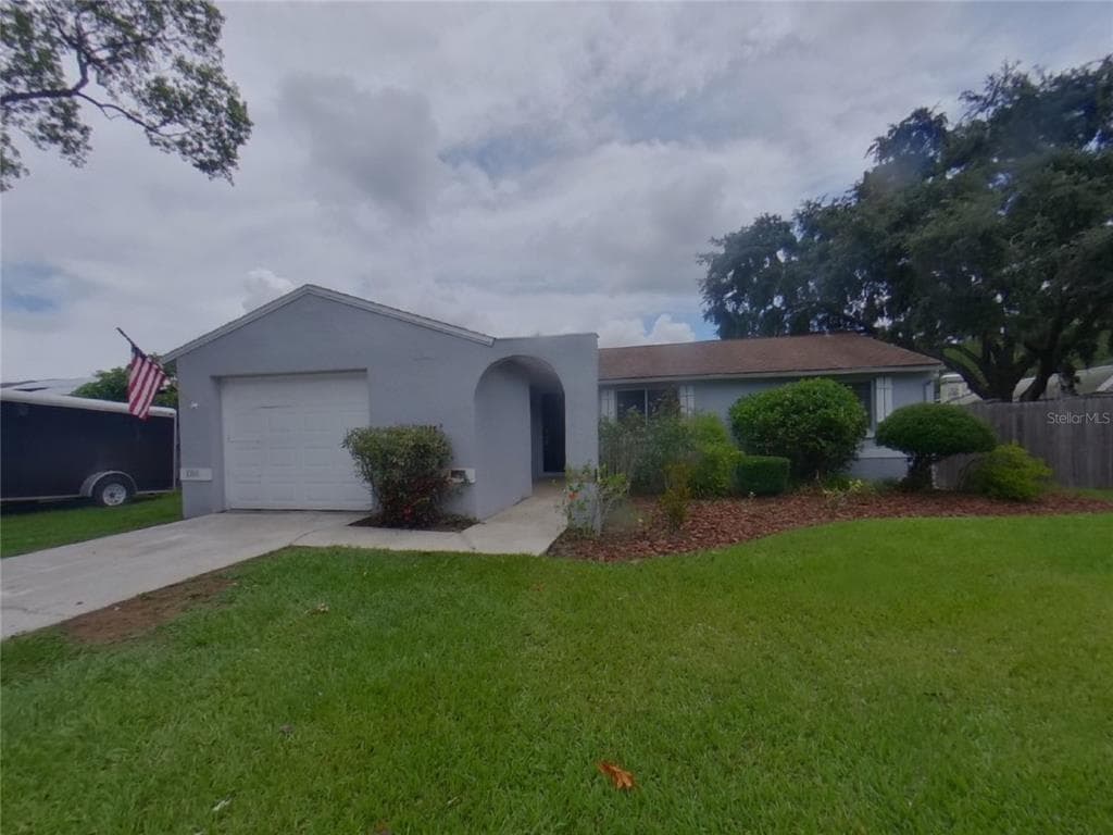 1300 FOXWOOD DRIVE LUTZ, FL 33549