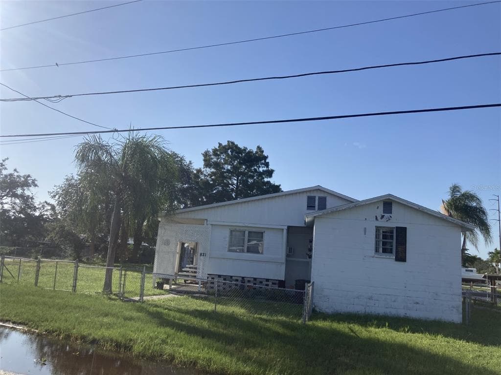821 RIVERVIEW LANE TARPON SPRINGS, FL 34689