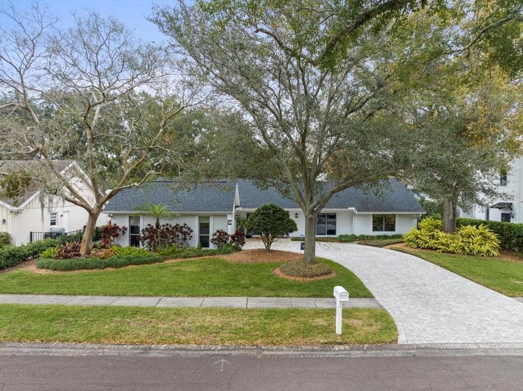13803 LAKE VILLAGE PLACE TAMPA, FL 33618