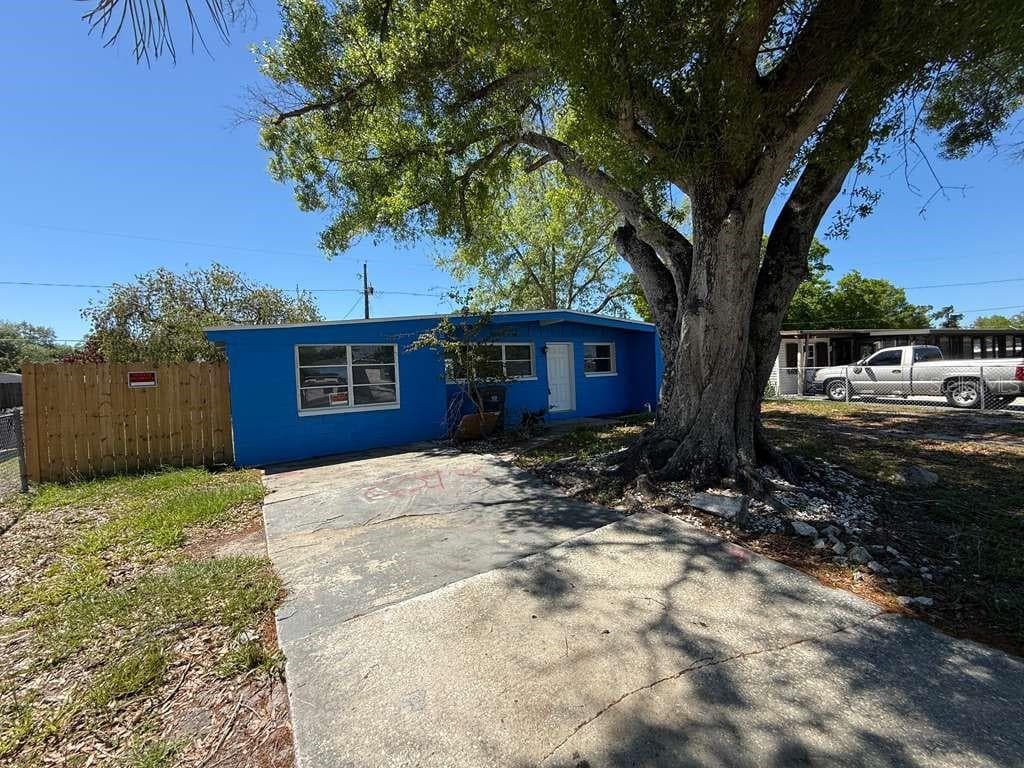 2027 WARRINGTON WAY TAMPA, FL 33619