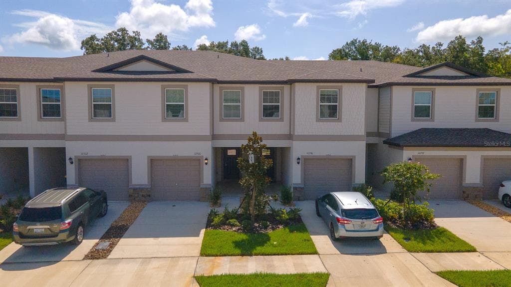 10300 TRUMPET HONEYSUCKLE WAY SAN ANTONIO, FL 33576