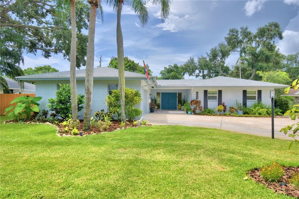 1360 89TH AVENUE N ST PETERSBURG, FL 33702