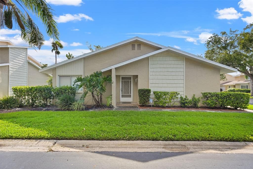 1651 CAPE HOPE AVENUE NE UNIT 1 ST PETERSBURG, FL 33702