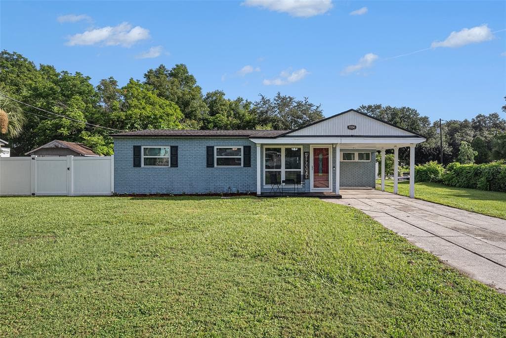 1104 VALENCIA ROAD PLANT CITY, FL 33563