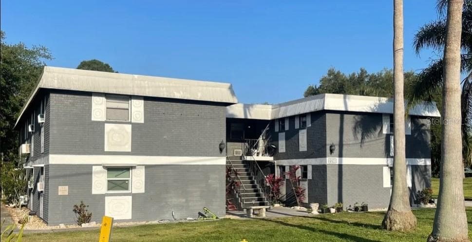 2210 THONOTOSASSA ROAD UNIT 2 PLANT CITY, FL 33563