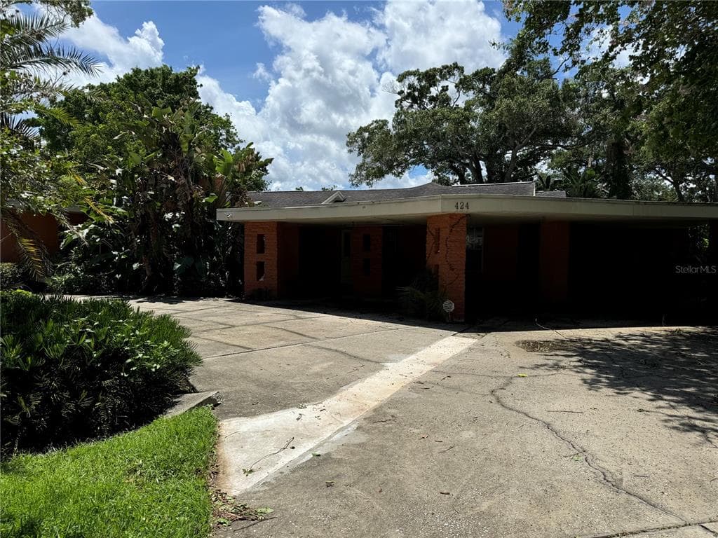 424 W DAVIS BOULEVARD TAMPA, FL 33606