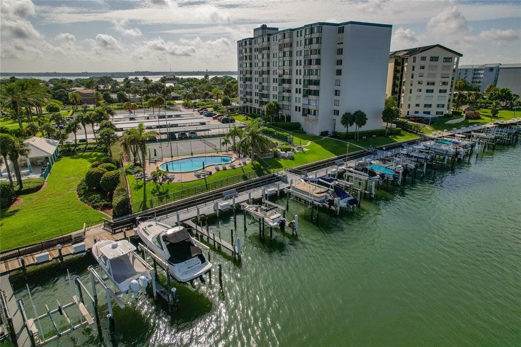 660 ISLAND WAY UNIT 301 CLEARWATER BEACH, FL 33767