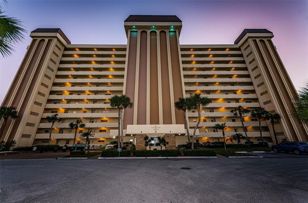 4525 COVE CIRCLE UNIT 205 ST PETERSBURG, FL 33708