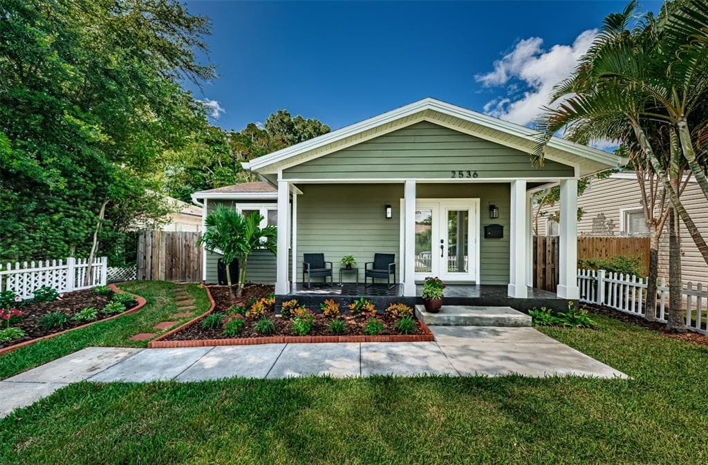 2536 DARTMOUTH AVENUE N ST PETERSBURG, FL 33713