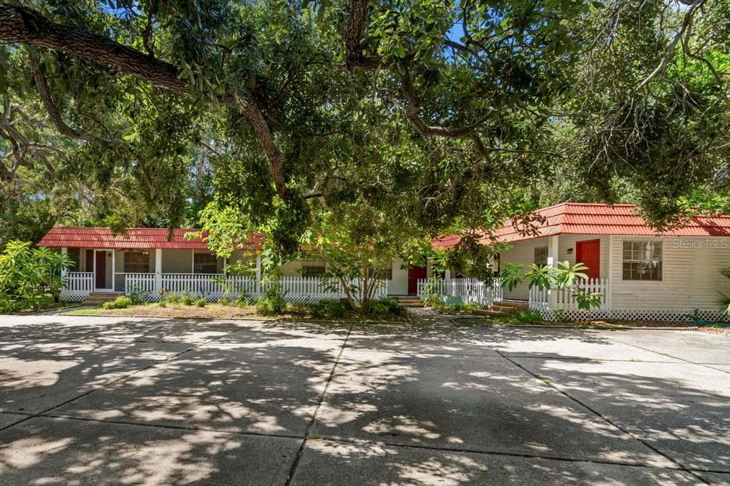 1156 ORANGE AVENUE DUNEDIN, FL 34698