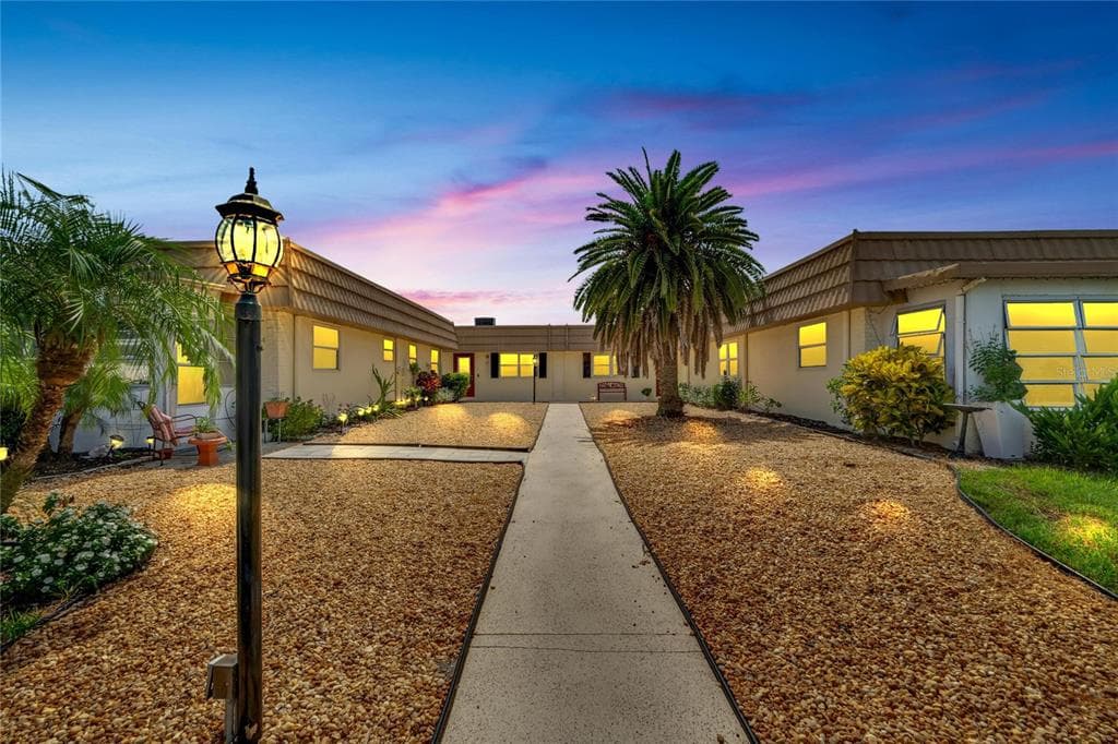 202 BEDFORD STREET UNIT 65 SUN CITY CENTER, FL 33573
