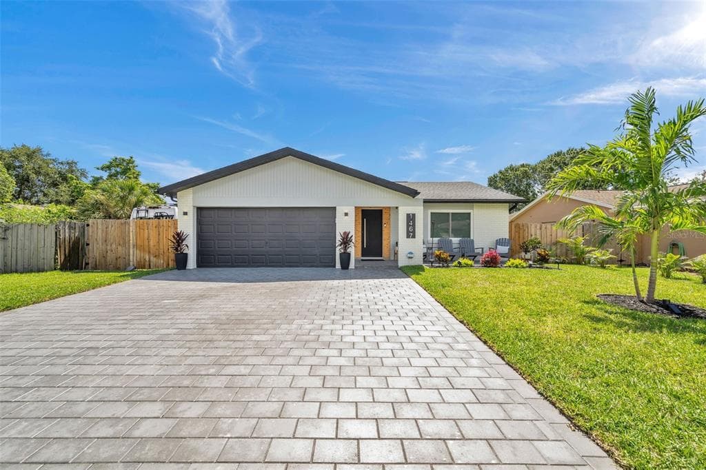 1467 CHESTERFIELD DR DUNEDIN, FL 34698