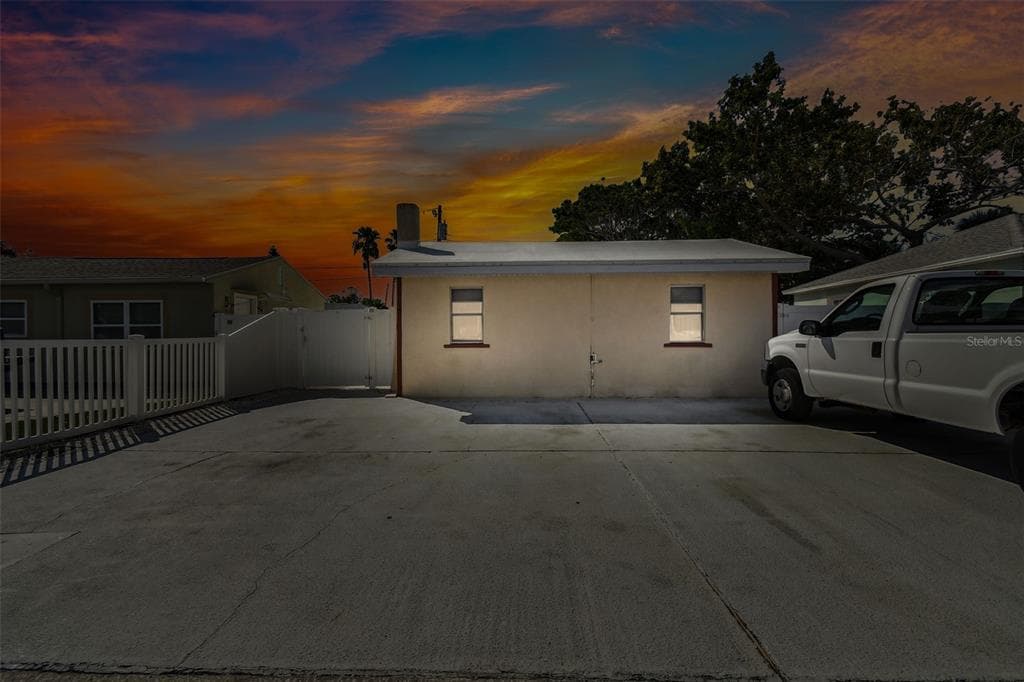 223 148TH AVENUE E MADEIRA BEACH, FL 33708
