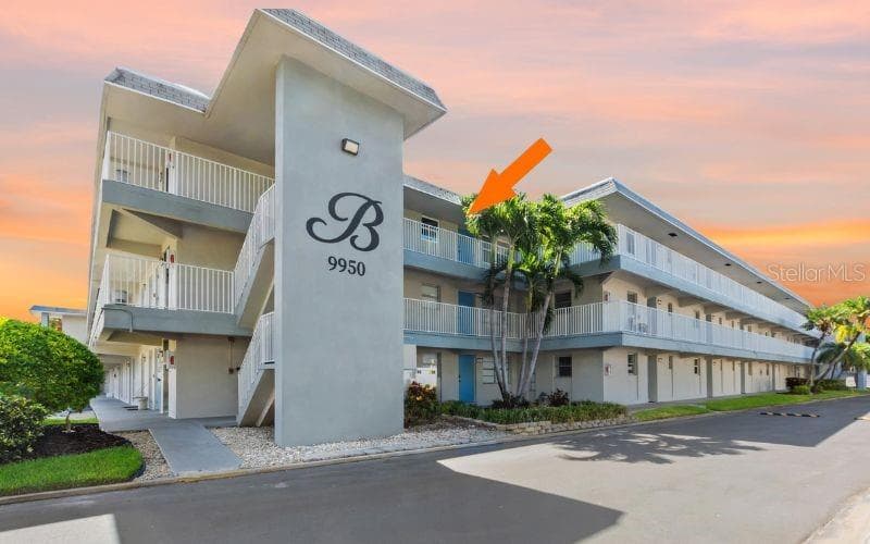 9950 47TH AVENUE N UNIT 306 ST PETERSBURG, FL 33708