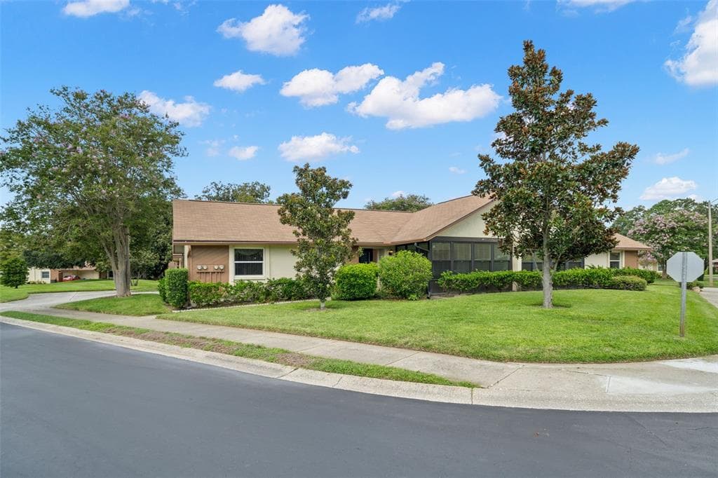 1342 STONEHAVEN LANE UNIT 1342 DUNEDIN, FL 34698