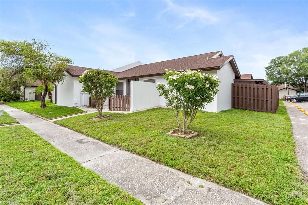 5401 WALSTONE CT TAMPA, FL 33624