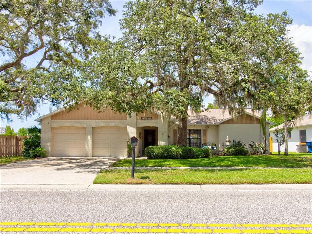 2435 HOLIDAY LAKE DRIVE HOLIDAY, FL 34691