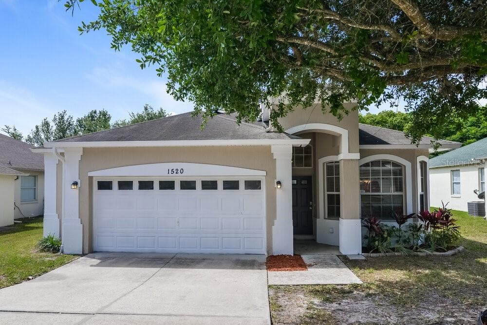 1520 MOUNTCLAIR COURT MOUNT DORA, FL 32757