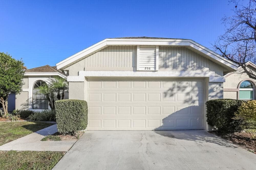 806 E CHARING CROSS CIRCLE LAKE MARY, FL 32746