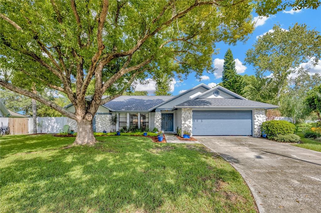 1749 SHADY LEAF DRIVE VALRICO, FL 33596
