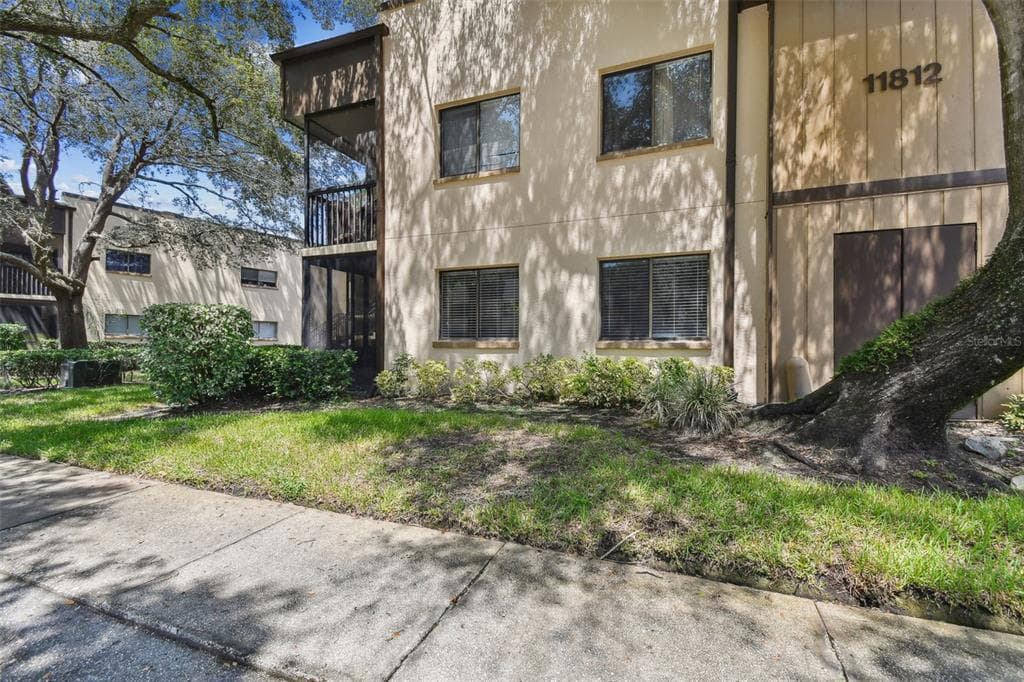 11812 RAINTREE LAKE LANE UNIT B TAMPA, FL 33617