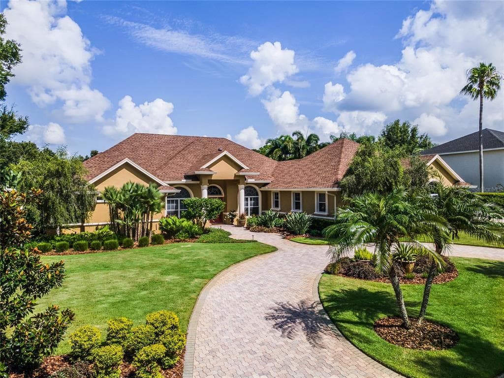 216 W MCLEAN POINT WINTER HAVEN, FL 33884